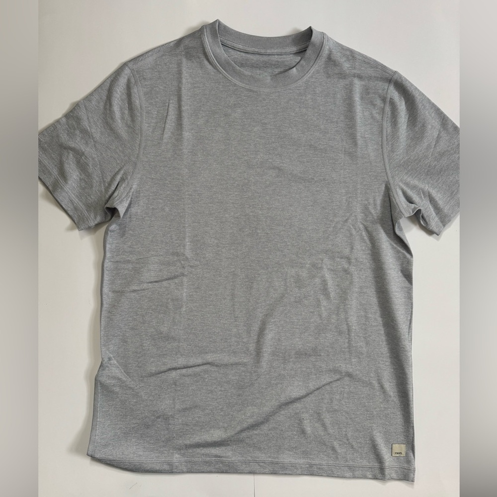 Men’s Vuori performance tee